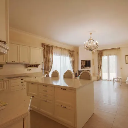 Villa In Uphill With Marina View