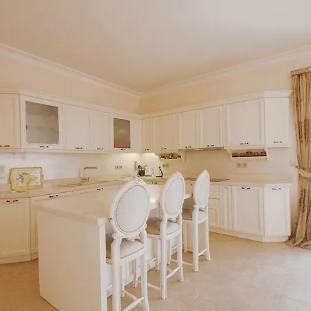 Villa In Uphill With Marina View *